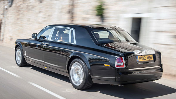 ஆளுக்கு ஒரு ரோல்ஸ் ராய்ஸ் கார் வைத்திருக்கும் குடும்பம்... விலை எவ்ளோனு தெரிஞ்சா ஆடிப்போயிருவீங்க...