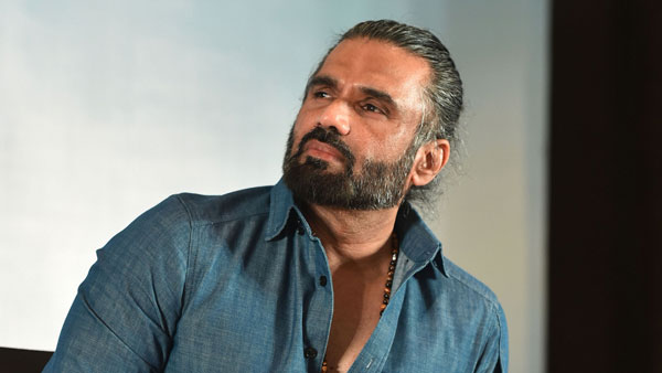 விலை உயர்ந்த சொகுசு காரை வாங்கிய பிரபலம்... இவர் நடிகர் மட்டுமல்ல... யார்னு கண்டுபிடிங்க பாக்கலாம்