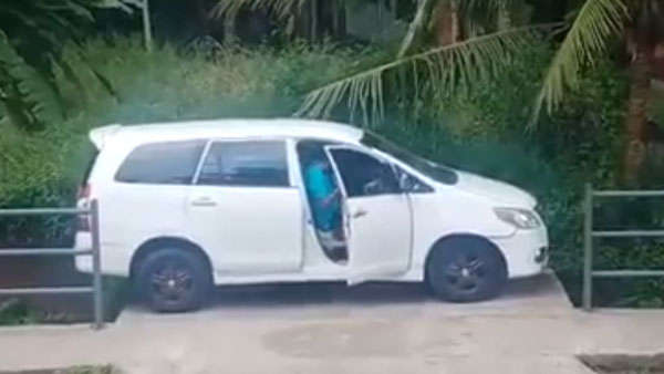 ரொம்ப சாதாரண டிரைவரை கவுரவித்த டொயோட்டா டீலர்... ஏன் தெரிஞ்சா நீங்களும் அவர பாராட்டுவீங்க!