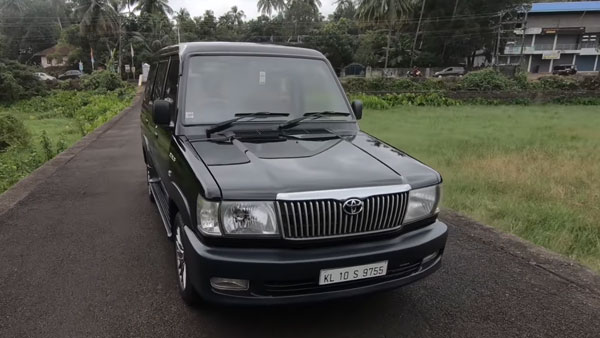 16 ஆண்டுகள் கழித்தும் ஷோரூம் கண்டிஷனில் உள்ள டொயோட்டா குவாலிஸ்... எவ்வளவு கிமீ ஓடியுள்ளது தெரியுமா?