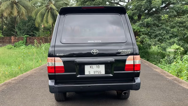 16 ஆண்டுகள் கழித்தும் ஷோரூம் கண்டிஷனில் உள்ள டொயோட்டா குவாலிஸ்... எவ்வளவு கிமீ ஓடியுள்ளது தெரியுமா?