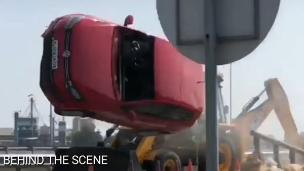 கேமிராக்கள் சுற்றியிருக்க காற்றில் பறந்த ஃபோக்ஸ்வேகன் போலோ... ஹாலிவுட்டை மிஞ்சிய சீன்... வீடியோ!