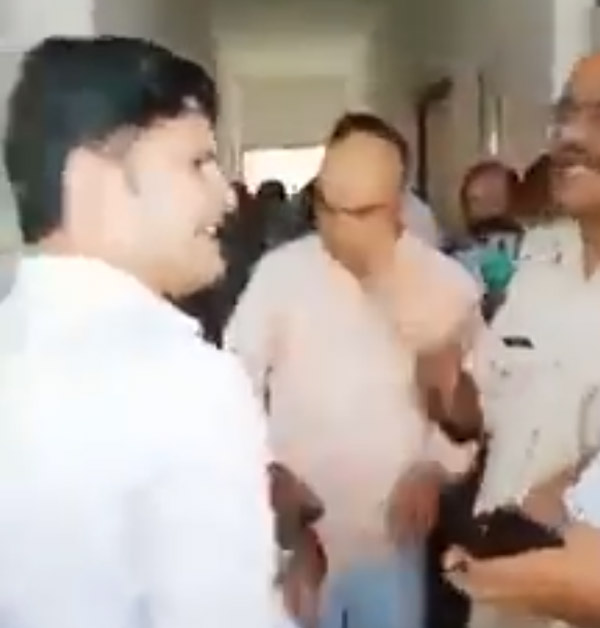 விபத்தில் சிக்கிய பெண்... ஹாஸ்பிட்டலில் டாக்டர் செய்த காரியத்தை பார்த்து உறைந்து போன போலீஸ் எஸ்ஐ...