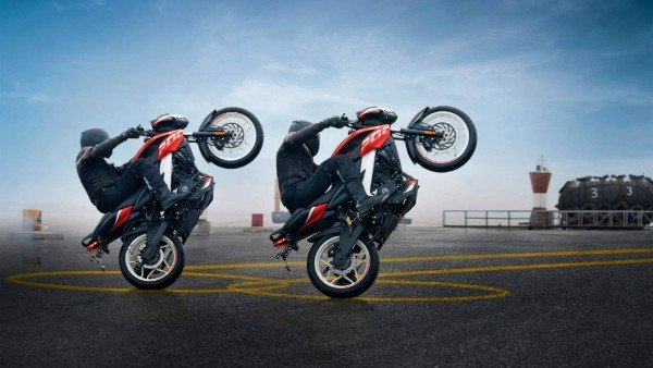 சுஸுகி ஜிக்ஸெருக்கு போட்டியாக புதிய நிறங்களை பெறும் பஜாஜ் பல்சர் என்எஸ்200... புதிய டிவிசி வீடியோ...