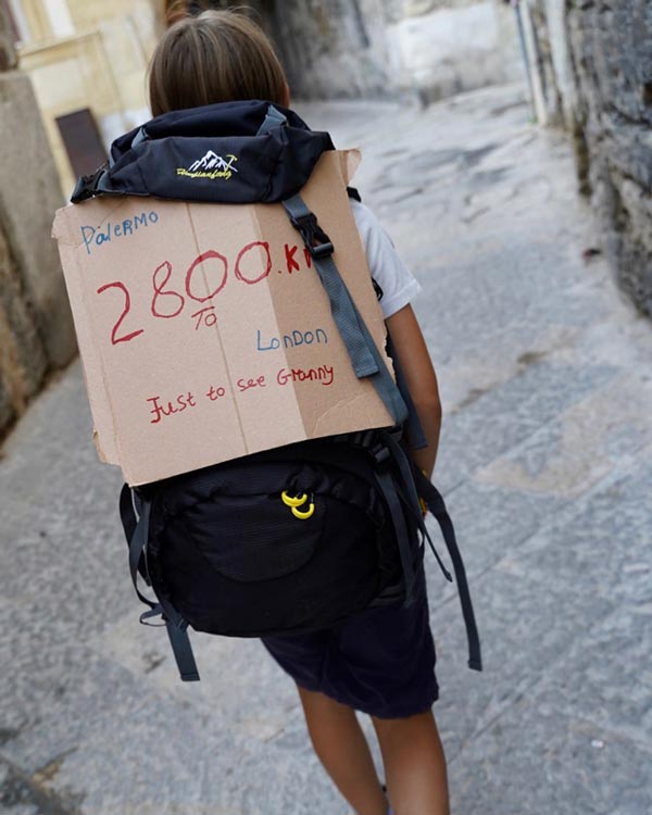 காடுகள் வழியே 2,800 கிமீ நடந்து வந்த 10 வயது சிறுவன்... யாரை பார்ப்பதற்காக என தெரிஞ்சா அசந்திருவீங்க