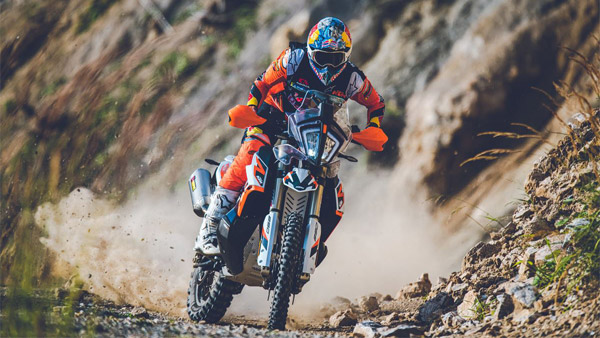 கேடிஎம்-இன் புதிய 890சிசி அட்வென்ச்சர் பைக்... வேற லெவலில் வருகிறது...