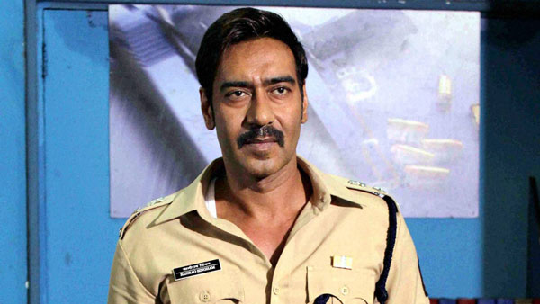 விலை உயர்ந்த காரை பொது சாலையில் ஓட்டி வந்த பிரபல நடிகர்... முதல் முறையாக கேமரா கண்களில் சிக்கினார்