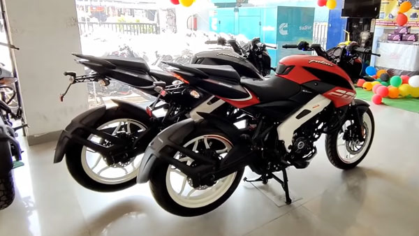 காத்திருந்தது போதும்! பஜாஜ் பல்சர் 200சிசி பைக்குகள் புதிய நிறங்களில் ஷோரூம்களை வந்தடைந்தன