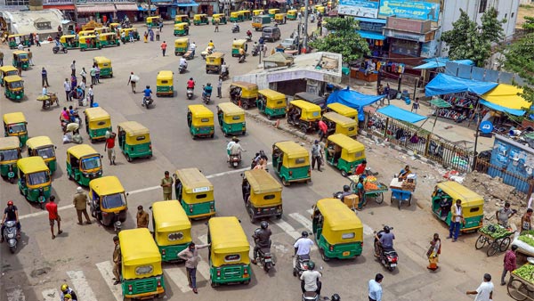 டிராபிக் ரூல்ஸ் மீறுபவர்களை வெச்சு செய்யும் போலீஸ்... 15,000 பேர் கொண்ட லிஸ்ட் ரெடி! சம்பவம் இருக்கு டிராபிக் ரூல்ஸ் மீறுபவர்களை வெச்சு செய்யும் போலீஸ்... 15,000 பேர் கொண்ட லிஸ்ட் ரெடி! சம்பவம் இருக்கு