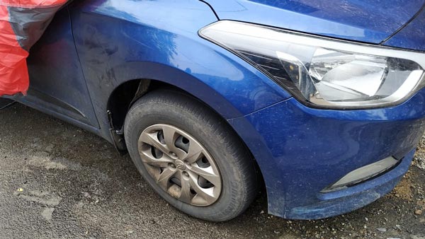 உறவினரின் காரை கொளுத்திய நபர்... காரணத்தை கேட்டதும் வாகன உரிமையாளர்களுக்கு வேர்த்து கொட்டீருச்சு...