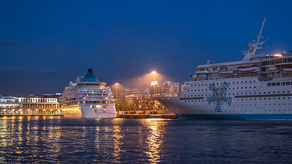 உல்லாச கப்பலில் தப்பி தவறி கூட செய்ய கூடாத சமாச்சாரங்கள்... இதை உங்ககிட்ட யாரும் சொல்ல மாட்டாங்க...