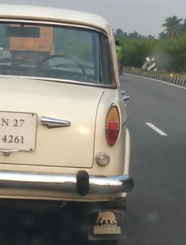 டிரைவரே இல்லாமல் ஓடிய பிரீமியர் பத்மினி... தாத்தா செஞ்ச செம ட்ரிக்... என்னனு தெரிஞ்சா அசந்திருவீங்க