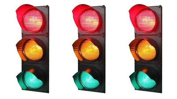 தேனி நகரில் செயல்பாட்டிற்கு வந்த ஹை-டெக் டிராபிக் சிக்னல்கள்... விலையை கேட்டு 'ஸ்டண்' ஆன மக்கள்...