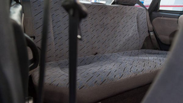 லெதர் இருக்கைகள் Vs ஃபேப்ரிக் இருக்கைகள்... சாதக, பாதகங்கள்...