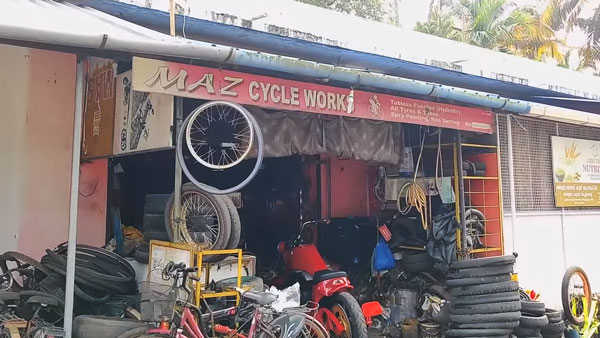 எலெக்ட்ரிக் பைக்கை உருவாக்கிய சைக்கிள் கடை உரிமையாளர்... எப்படினு தெரிஞ்சா அசந்து போயிருவீங்க...