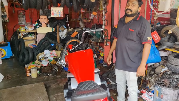 எலெக்ட்ரிக் பைக்கை உருவாக்கிய சைக்கிள் கடை உரிமையாளர்... எப்படினு தெரிஞ்சா அசந்து போயிருவீங்க...