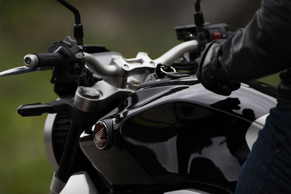 நேக்கட் ஸ்டைலில் கலக்க வரும் ஹோண்டாவின் புதிய சிபி1000ஆர் சூப்பர் பைக்!