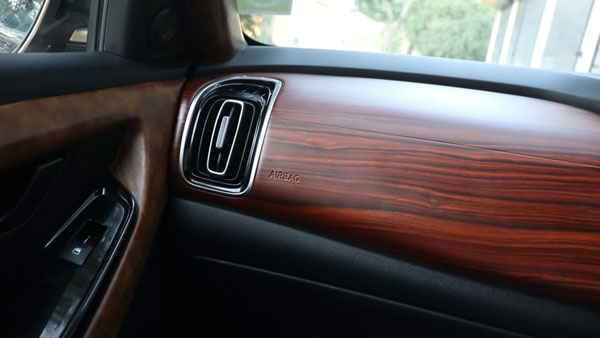 சாத்தியமே இல்ல! ஹூண்டாய் காரில் இவ்ளோ பெரிய ஸ்பீக்கரா... கல்யாணத்துலகூட இவ்ளே பெருசு பாக்க முடியாது...