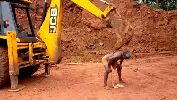 இந்தியால மட்டும்தான் இந்த கூத்து எல்லாம் நடக்கும்... நம்ம ரகசியத்த ஜப்பான்காரங்களுக்கு சொல்லீராதீங்க