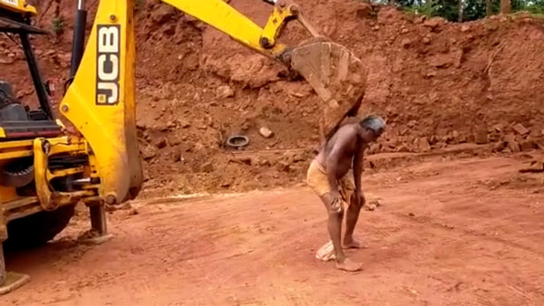 இந்தியால மட்டும்தான் இந்த கூத்து எல்லாம் நடக்கும்... நம்ம ரகசியத்த ஜப்பான்காரங்களுக்கு சொல்லீராதீங்க