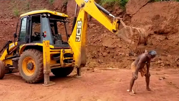 இந்தியால மட்டும்தான் இந்த கூத்து எல்லாம் நடக்கும்... நம்ம ரகசியத்த ஜப்பான்காரங்களுக்கு சொல்லீராதீங்க