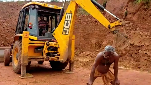 இந்தியால மட்டும்தான் இந்த கூத்து எல்லாம் நடக்கும்... நம்ம ரகசியத்த ஜப்பான்காரங்களுக்கு சொல்லீராதீங்க