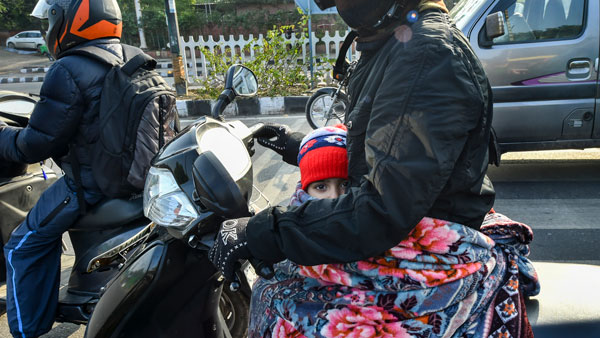 கடை கடையாக ஏறி, இறங்கும் பெற்றோர்... குழந்தைகளுக்கான ஹெல்மெட்டிற்கு திடீர் டிமாண்ட்... ஏன் தெரியுமா? கடை கடையாக ஏறி, இறங்கும் பெற்றோர்... குழந்தைகளுக்கான ஹெல்மெட்டிற்கு திடீர் டிமாண்ட்... ஏன் தெரியுமா?