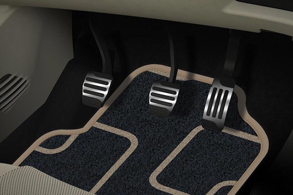 விற்பனைக்கே வராது என நினைக்கப்பட்ட காரை வேறு வழியில் களமிறக்கும் மஹிந்திரா... இது அதைவிட சூப்பரா இருக்கு...