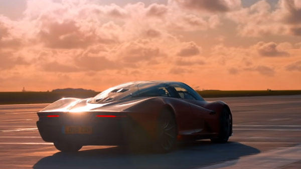 இந்தியாவில் முளைக்கும் புதிய கலாச்சாரம்... வாகனத்தை இப்படி அலங்கோளம் செய்வதற்கான காரணம் என்ன தெரியுமா?