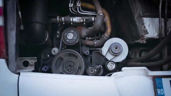 பேருந்து டிரைவரை தலையில் தூக்கி வைத்து கொண்டாடும் பென்ஸ்... காரணத்தை கேட்டு அசந்துபோன ரோமானியர்கள்! பேருந்து டிரைவரை தலையில் தூக்கி வைத்து கொண்டாடும் பென்ஸ்... காரணத்தை கேட்டு அசந்துபோன ரோமானியர்கள்!