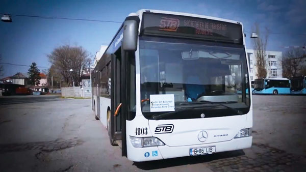 பேருந்து டிரைவரை தலையில் தூக்கி வைத்து கொண்டாடும் பென்ஸ்... காரணத்தை கேட்டு அசந்துபோன ரோமானியர்கள்! பேருந்து டிரைவரை தலையில் தூக்கி வைத்து கொண்டாடும் பென்ஸ்... காரணத்தை கேட்டு அசந்துபோன ரோமானியர்கள்!