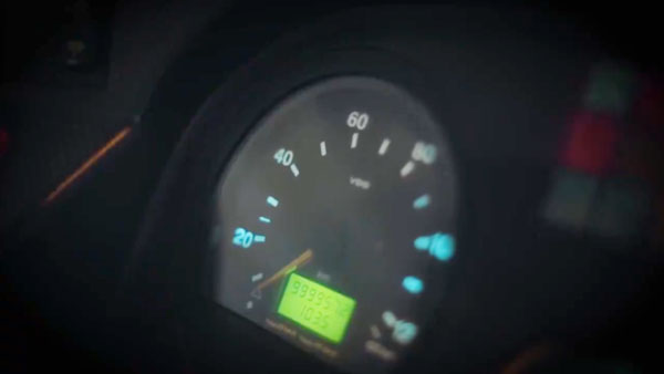 பேருந்து டிரைவரை தலையில் தூக்கி வைத்து கொண்டாடும் பென்ஸ்... காரணத்தை கேட்டு அசந்துபோன ரோமானியர்கள்! பேருந்து டிரைவரை தலையில் தூக்கி வைத்து கொண்டாடும் பென்ஸ்... காரணத்தை கேட்டு அசந்துபோன ரோமானியர்கள்!