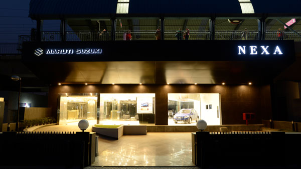  இந்த பக்கம் புது மஹிந்திரா தார், அந்த பக்கம் மாருதி ஜிம்னி... அய்யோ சிலிர்க்குதே!