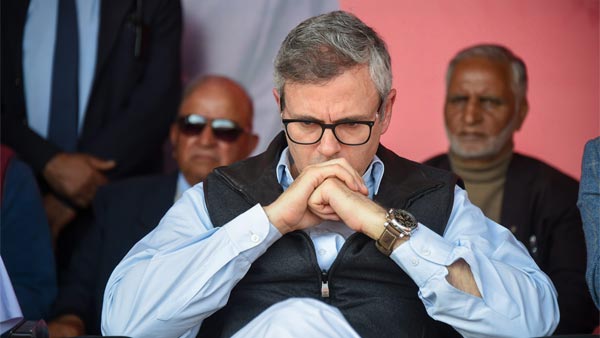 புத்தம் புதிய மஹிந்திரா காரை ஜாலியாக ஓட்டி விளம்பரம் தேடி தந்த பிரபல அரசியல் தலைவர்! யார் தெரியுமா?