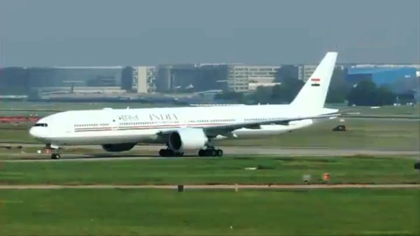 அமெரிக்க அதிபரின் விமானமே இனி ஓரமாதான் நிக்கணும்... பிரதமர் மோடியின் பறக்கும் அரண்மனையின் ரகசியங்கள் அமெரிக்க அதிபரின் விமானமே இனி ஓரமாதான் நிக்கணும்... பிரதமர் மோடியின் பறக்கும் அரண்மனையின் ரகசியங்கள்