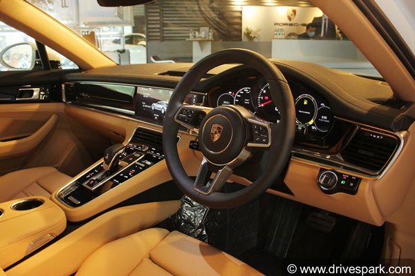 வாழ்க்கையில் ஒரு முறையாவது இந்த காரை ஓட்டிடணும்... அப்படி ஒரு அம்சத்தில் போர்ஷேவின் புதிய கார்! ஃபர்ஸ்ட் லுக் ரிவியூ!