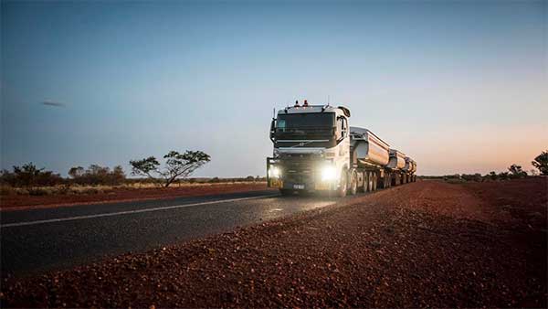குண்டும் குழியுமான சாலைகளுக்கு பை-பை சொல்லுங்க... தயாராகுகிறது பள்ளங்களை தேடி அடைக்கும் ரோபோ வாகனம்... குண்டும் குழியுமான சாலைகளுக்கு பை-பை சொல்லுங்க... தயாராகுகிறது பள்ளங்களை தேடி அடைக்கும் ரோபோ வாகனம்...