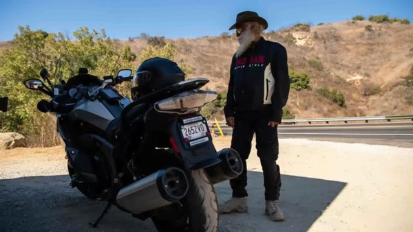 சுமார் 350 கிலோ எடை கொண்ட பிஎம்டபிள்யூ பைக்கில் ஜக்கி வாசுதேவ்! விலை எங்கேயோ இருக்கு சுமார் 350 கிலோ எடை கொண்ட பிஎம்டபிள்யூ பைக்கில் ஜக்கி வாசுதேவ்! விலை எங்கேயோ இருக்கு