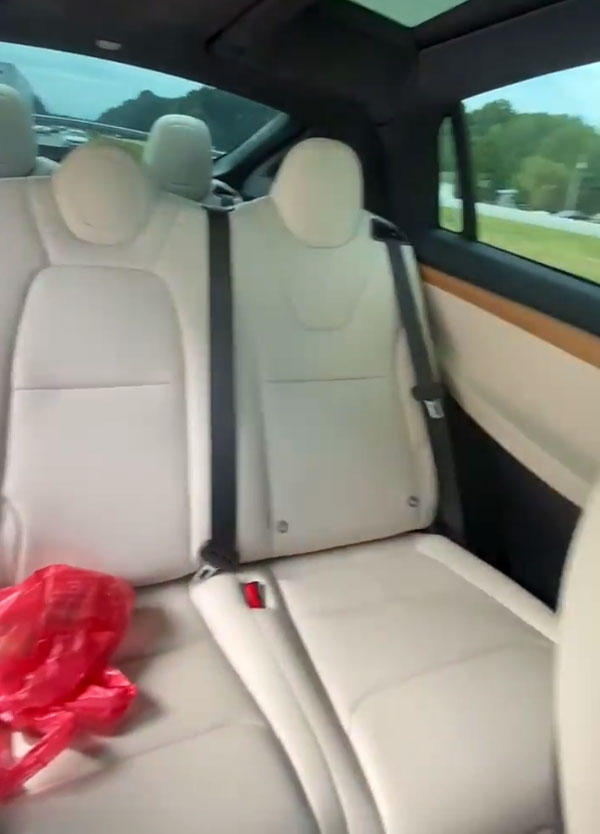 கார் 100 கிமீ வேகத்தில் பறந்தபோது டிரைவர் செய்த காரியம்! வீடியோவை பாத்து அப்படியே உறைந்து போன மக்கள் கார் 100 கிமீ வேகத்தில் பறந்தபோது டிரைவர் செய்த காரியம்! வீடியோவை பாத்து அப்படியே உறைந்து போன மக்கள்