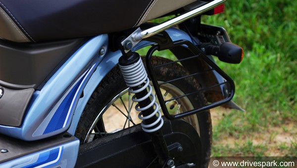 40 ஆண்டுகளாக இந்திய சாலைகளை ஆளும் மன்னன் புதிய எடிசனில்... எப்படி இருக்கு டிவிஎஸ் எக்ஸ்எல் 100?.. ரிவியூ தகவல்..!