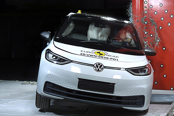 எமனாகவே இருந்தாலும் உங்களிடம் கேட்டுதான் உள்ளே வர முடியும்... இது மிக மிக பாதுகாப்பான மின்சார கார்...