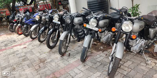 தண்ணி காட்டிய கொள்ளை கும்பல்... தனி ஆளாக நின்று 26 பைக்குகளை மீட்டெடுத்த சென்னை சூப்பர் காப்... தண்ணி காட்டிய கொள்ளை கும்பல்... தனி ஆளாக நின்று 26 பைக்குகளை மீட்டெடுத்த சென்னை சூப்பர் காப்...