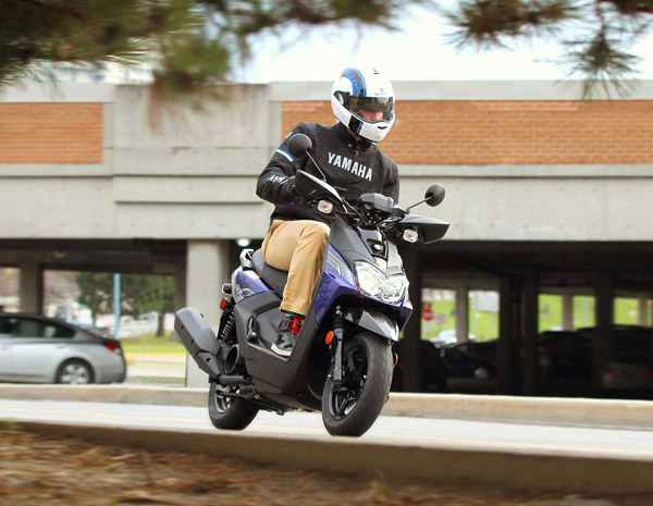 இந்த ஸ்கூட்டர் இந்தியர்களுக்கு கிடையாது! நாம கொடுத்து வச்சது அவ்ளோதான் புகைப்படத்தையாவது பார்த்து ஆசைய தீத்துப்போம்...