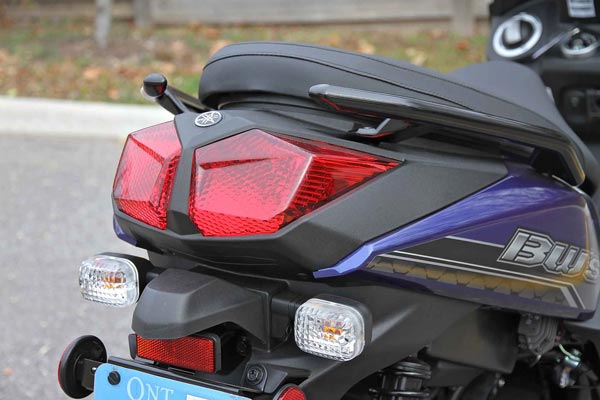 இந்த ஸ்கூட்டர் இந்தியர்களுக்கு கிடையாது! நாம கொடுத்து வச்சது அவ்ளோதான் புகைப்படத்தையாவது பார்த்து ஆசைய தீத்துப்போம்...