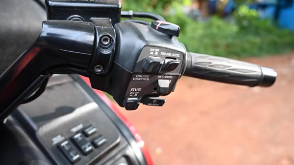 பல லட்சம் மதிப்புள்ள ஹோண்டா கோல்டு விங்... இந்த பைக்கை இவர் எப்படி வாங்கினார் தெரியுமா? எல்லாம் யுட்யூபின் செயல்! பல லட்சம் மதிப்புள்ள ஹோண்டா கோல்டு விங்... இந்த பைக்கை இவர் எப்படி வாங்கினார் தெரியுமா? எல்லாம் யுட்யூபின் செயல்!