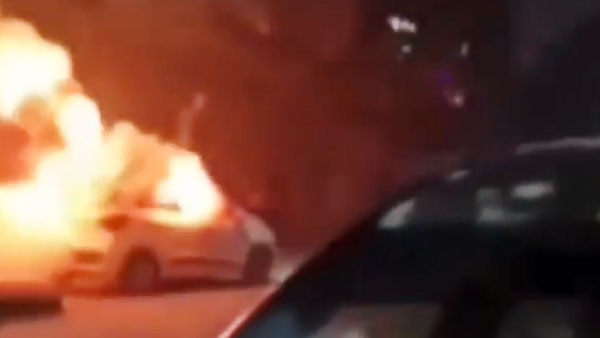 காருக்குள் வெடித்த பட்டாசுகள்! மிக மோசமான நாளாக அமைந்த தீபாவளி... வீடியோவ பாக்குறப்பவே பதறுது...