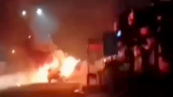 காருக்குள் வெடித்த பட்டாசுகள்! மிக மோசமான நாளாக அமைந்த தீபாவளி... வீடியோவ பாக்குறப்பவே பதறுது...