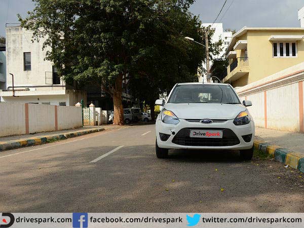 நிவர் புயல் மிரட்டல்... வாகனங்களை பாதுகாப்பாது எப்படி?