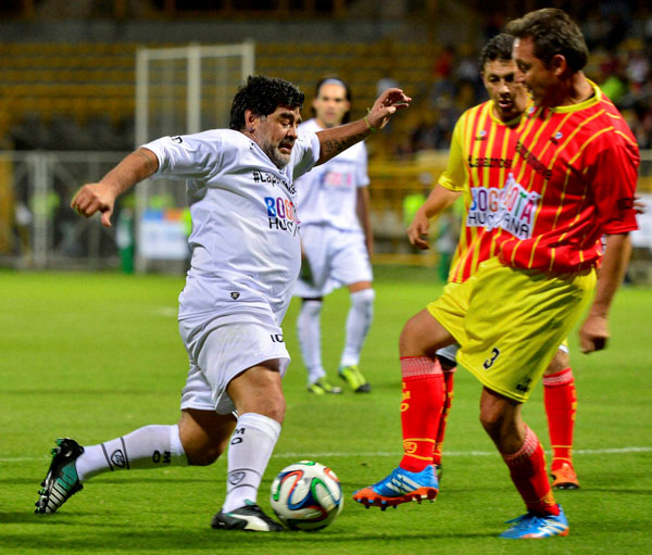 மரடோனாவின் ஃபெராரி எஃப்40 காருக்கு பின்னால் இப்படியொரு கதை இருக்கா!! அவர் பயன்படுத்திய வாகனங்கள்...