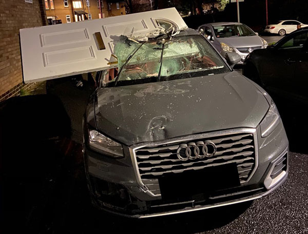 குடிபோதையில் இளைஞர் அட்டகாசம்? வீட்டின் கதவுடன் சாலையில் வந்த ஆடி கார்... நடந்தது என்னனு தெரியுமா?